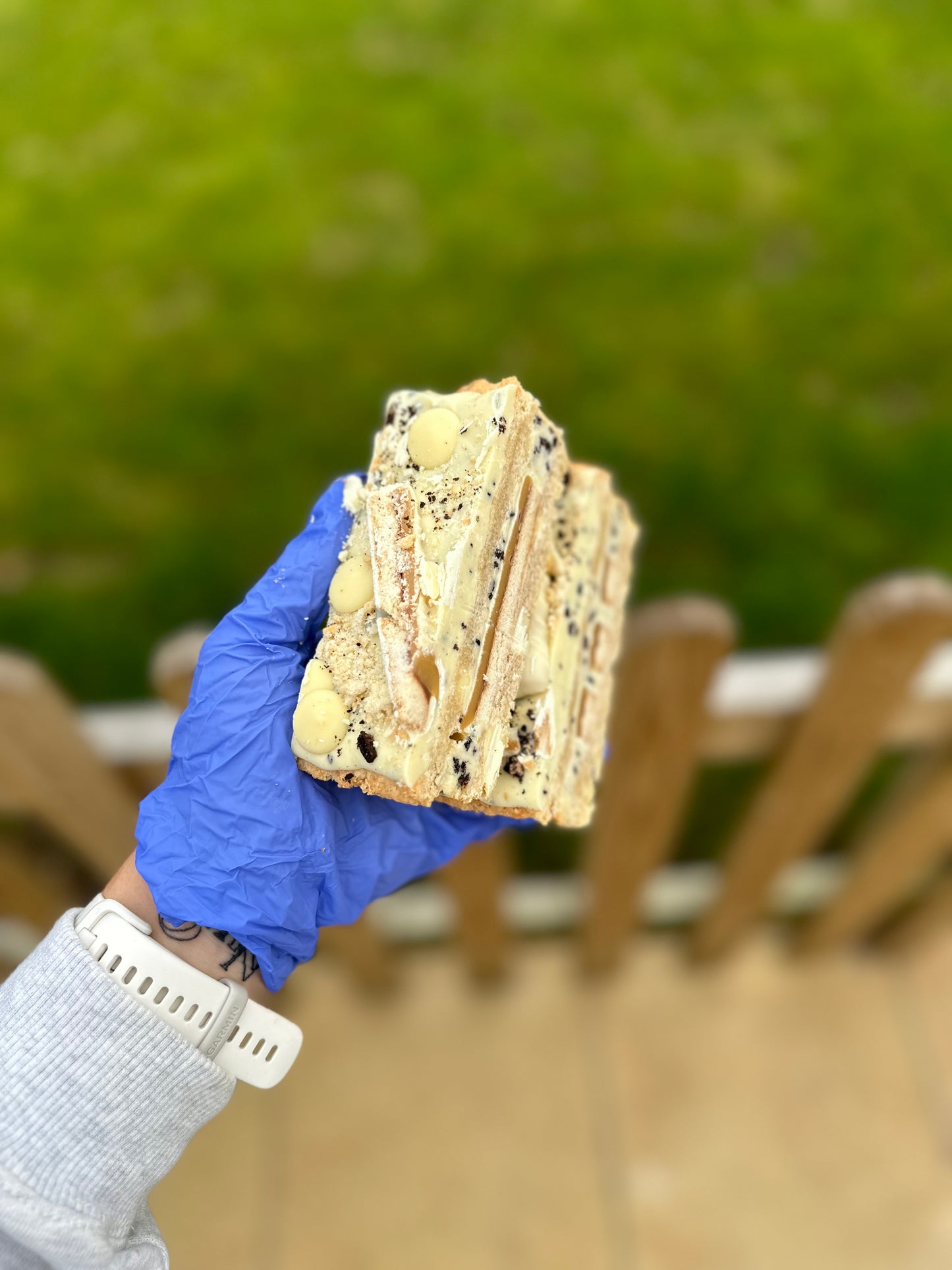 White twix & Cookies & cream cookie slice