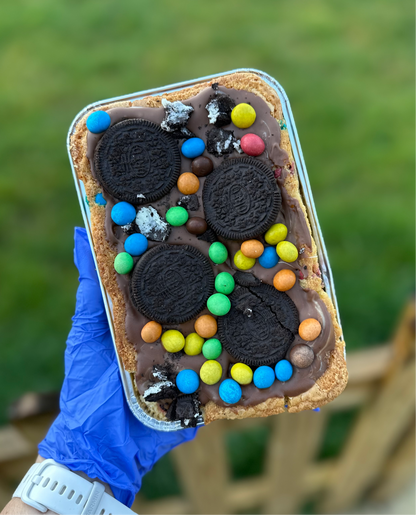 Oreo & crispy m&ms blondie slab