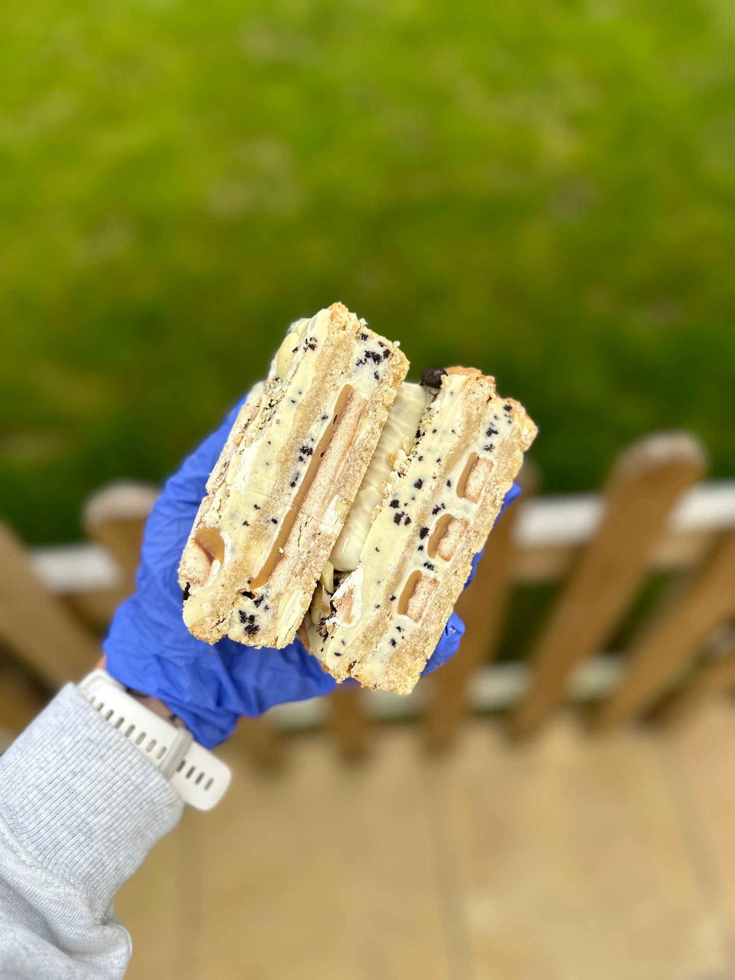 White twix & Cookies & cream cookie slice