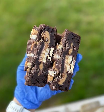 Peanut butter & snickers brownie slab!