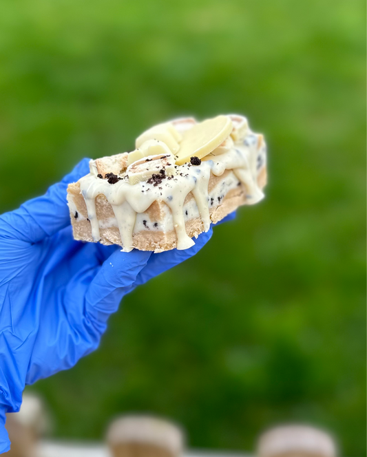 Cookies & cream milky bar cookie chunk with white twix