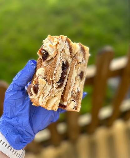 Mince pie and Biscoff blondie